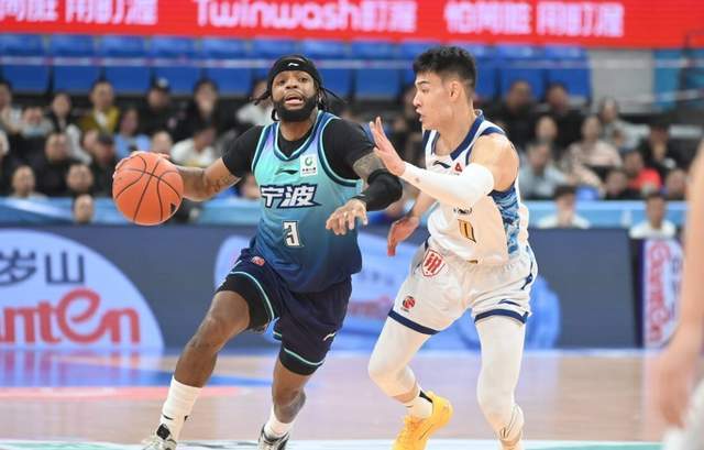 CBA排名大变天!广东升第二,2大黑马疯狂搅局,辽宁山西难兄难弟